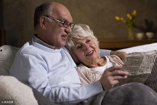 两个老人吵架吃瓜视频大全,两位老人激烈争吵，吃瓜群众围观视频盘点