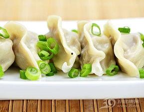 吃哈密瓜饺子的视频,夏日清新美食体验