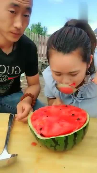 吃的最恶心的瓜原视频,那些让人反胃的“恶心瓜”视频大揭秘