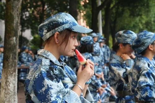 军训视频带你吃瓜,揭秘军营里的欢乐时光