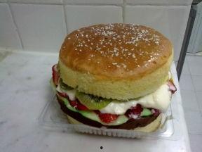 大瓜头吃汉堡蛋糕视频