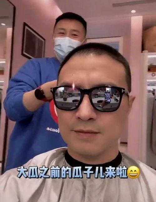 何坤教练吃瓜小熊视频,何坤教练与吃瓜小熊的欢乐互动瞬间