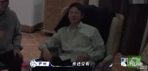 真实的三角恋吃瓜视频,一场真实吃瓜视频的剧情揭秘