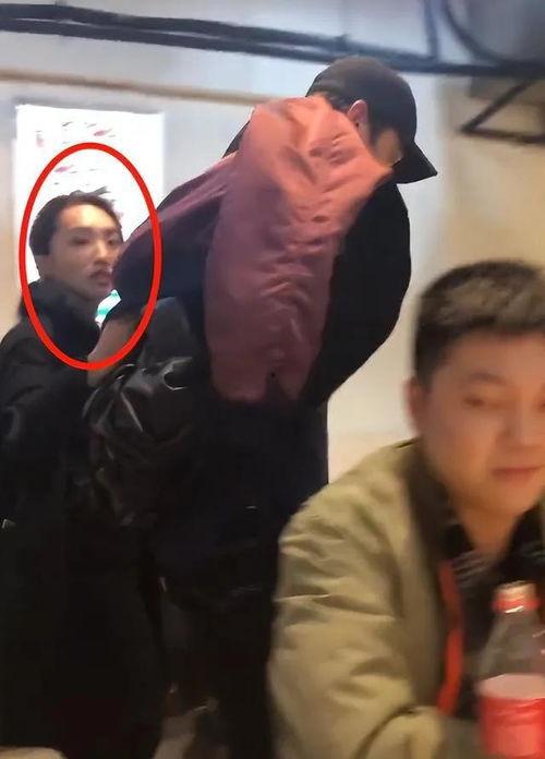 胡歌老婆现场吃瓜视频,娱乐圈幕后真相大揭秘