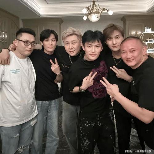 小杨嫂吃瓜比奇视频,揭秘网络红人的幕后生活