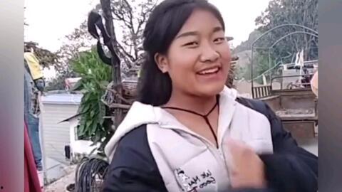 红衣哥吃瓜坐车太甜蜜原视频